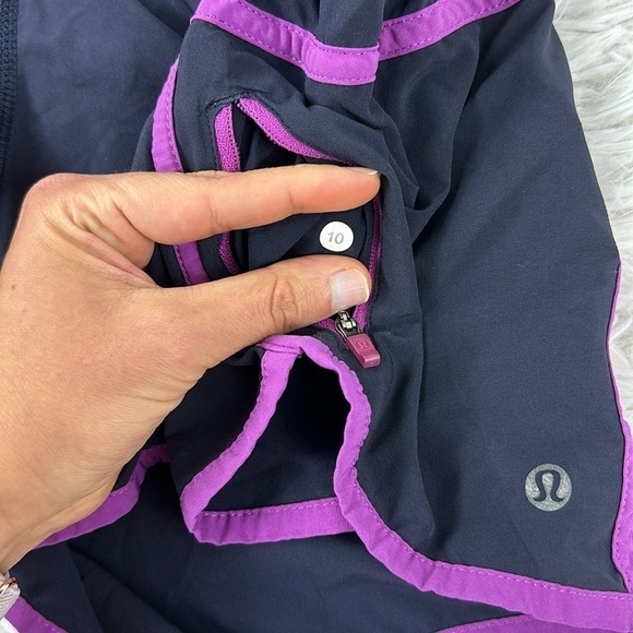 Lululemon Tracker Short III *4-way Stretch Naval Blue / Windy Blooms Regal Plum - Picture 2 of 4